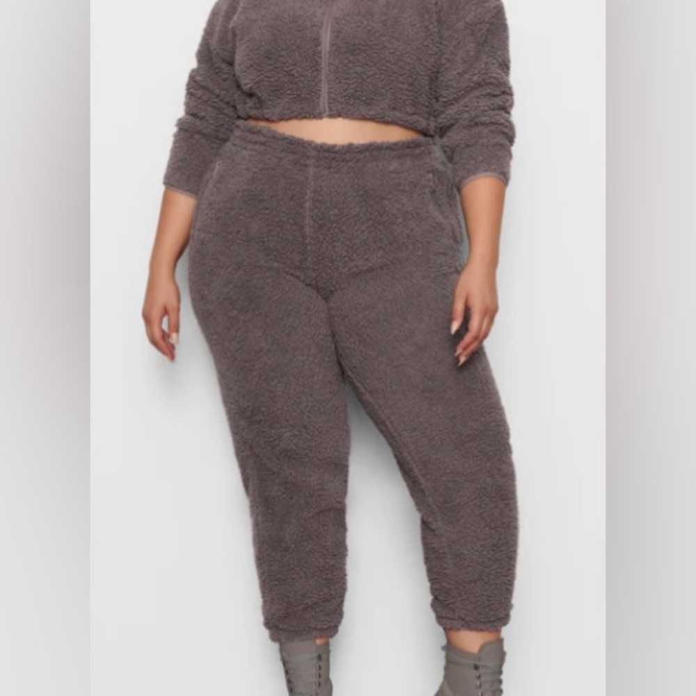 Skims Amethyst Fleece Teddy Joggers NWT